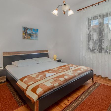 3 Bedroom Awesome Apartment In โนวีวีโนดอลสกี ภายนอก รูปภาพ