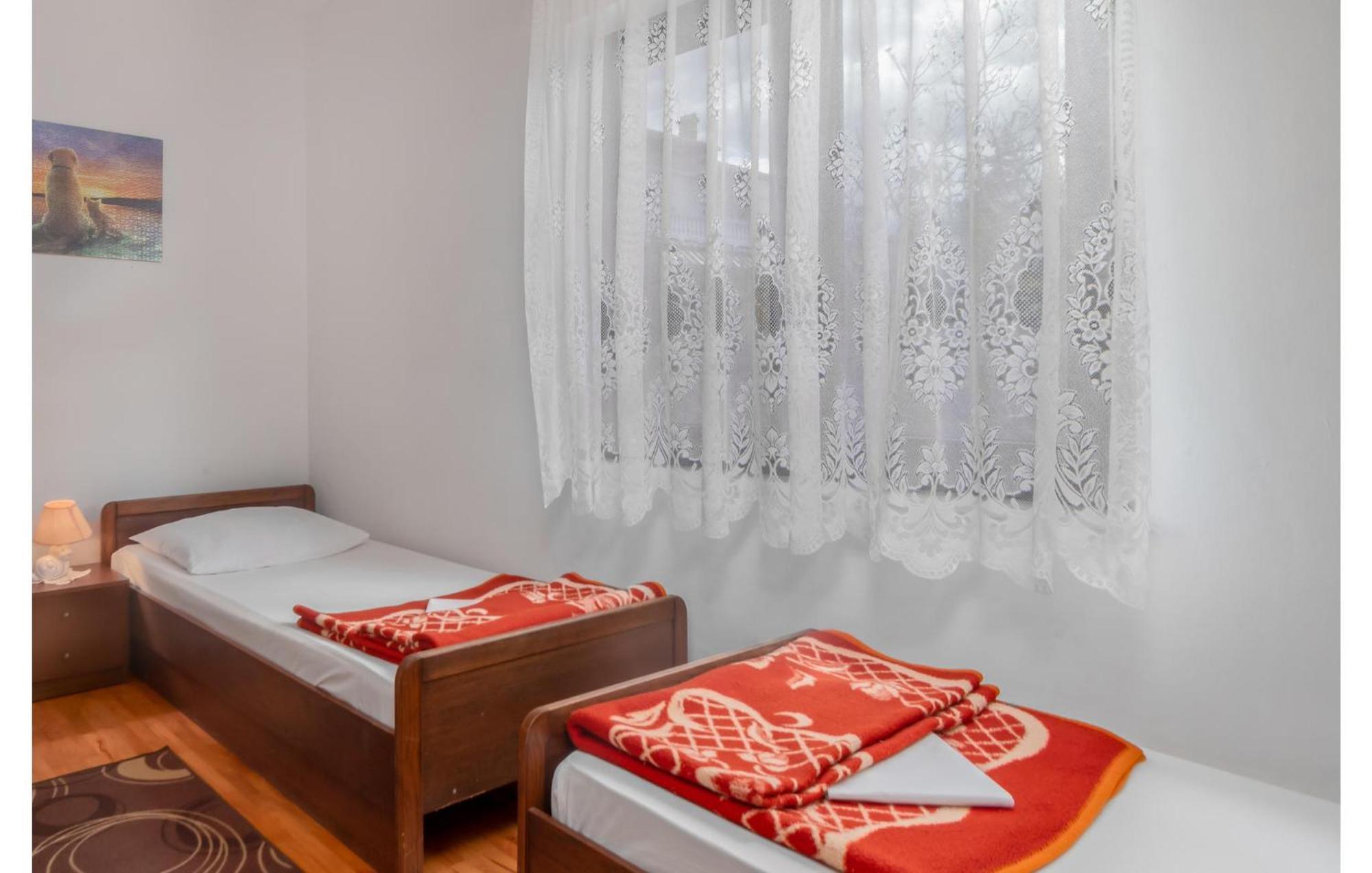 3 Bedroom Awesome Apartment In โนวีวีโนดอลสกี ภายนอก รูปภาพ