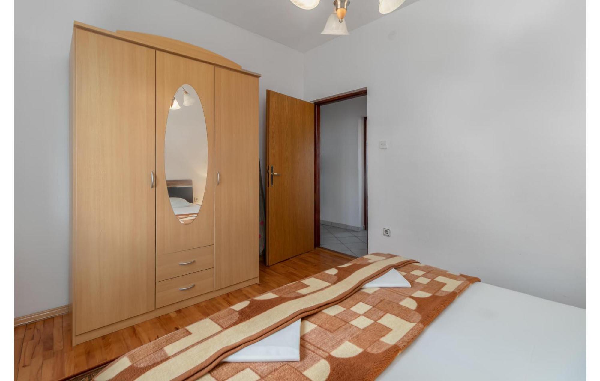 3 Bedroom Awesome Apartment In โนวีวีโนดอลสกี ภายนอก รูปภาพ