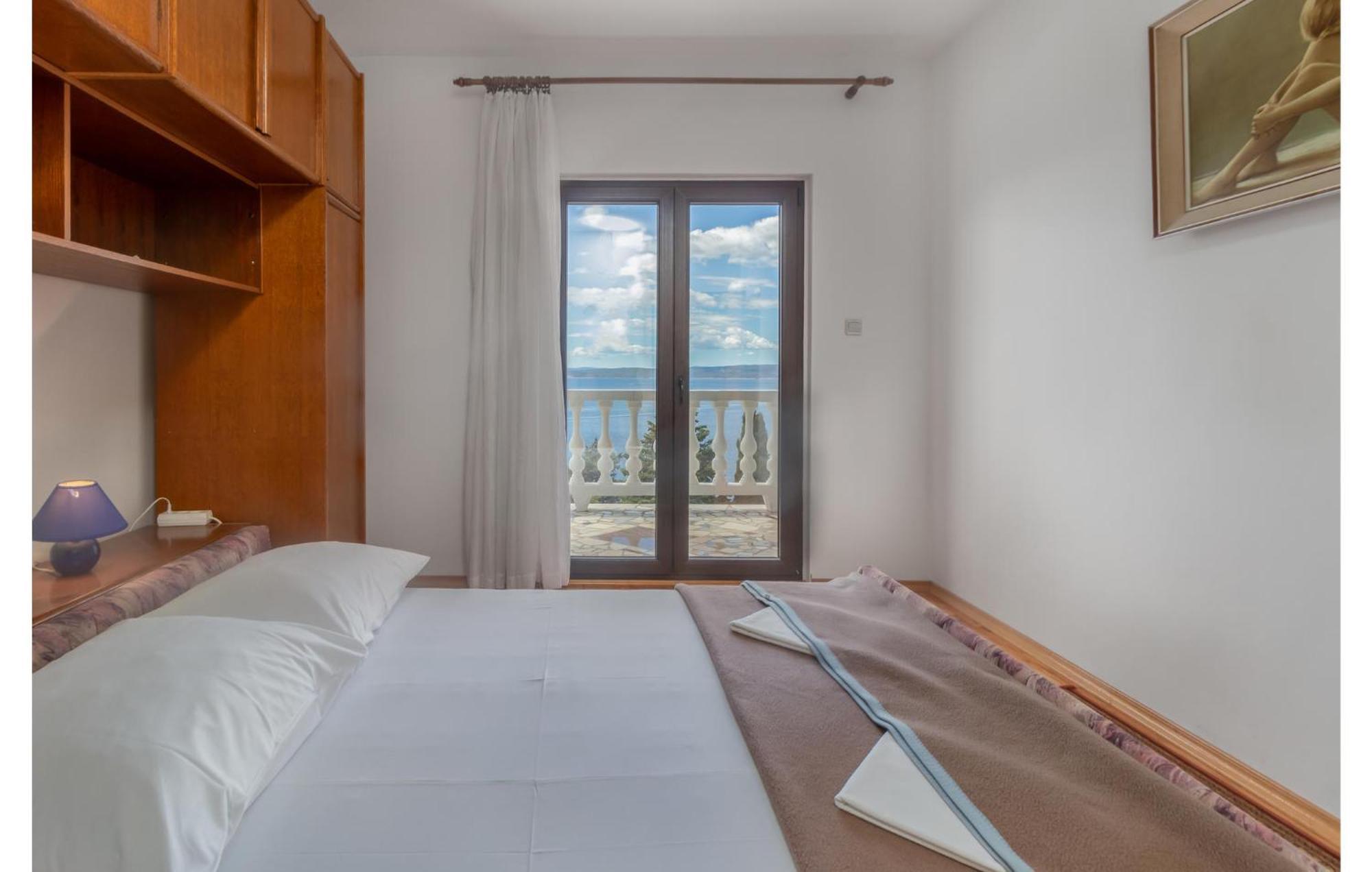 3 Bedroom Awesome Apartment In โนวีวีโนดอลสกี ภายนอก รูปภาพ