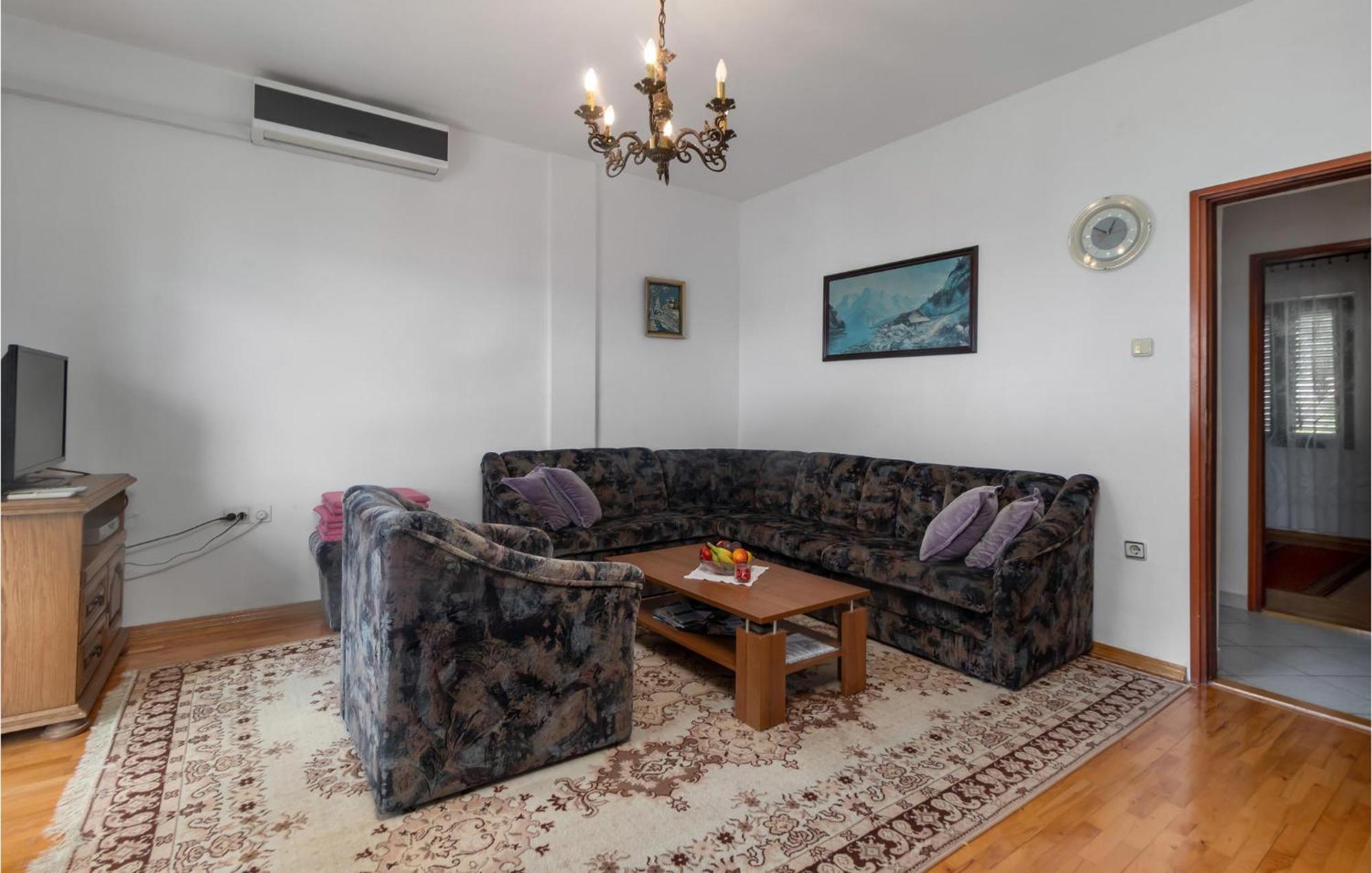 3 Bedroom Awesome Apartment In โนวีวีโนดอลสกี ภายนอก รูปภาพ